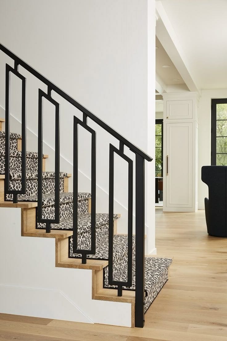 Rampe escalier noire motif rectangles géométriques