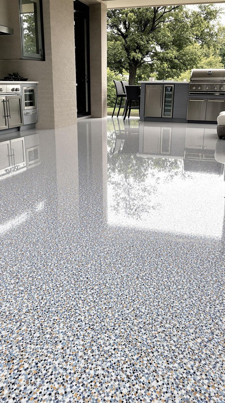 Sol époxy terrazzo avec paillettes décoratives sur terrasse extérieure cuisine