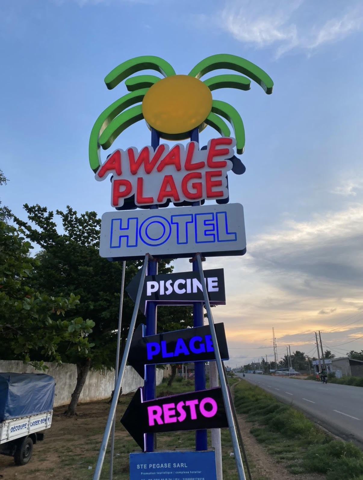 Totem lumineux Awalé Plage Hôtel