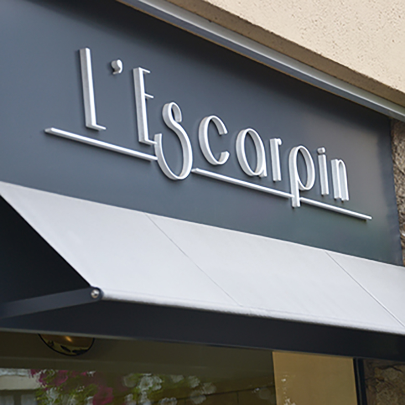 Lettres découpées en métal